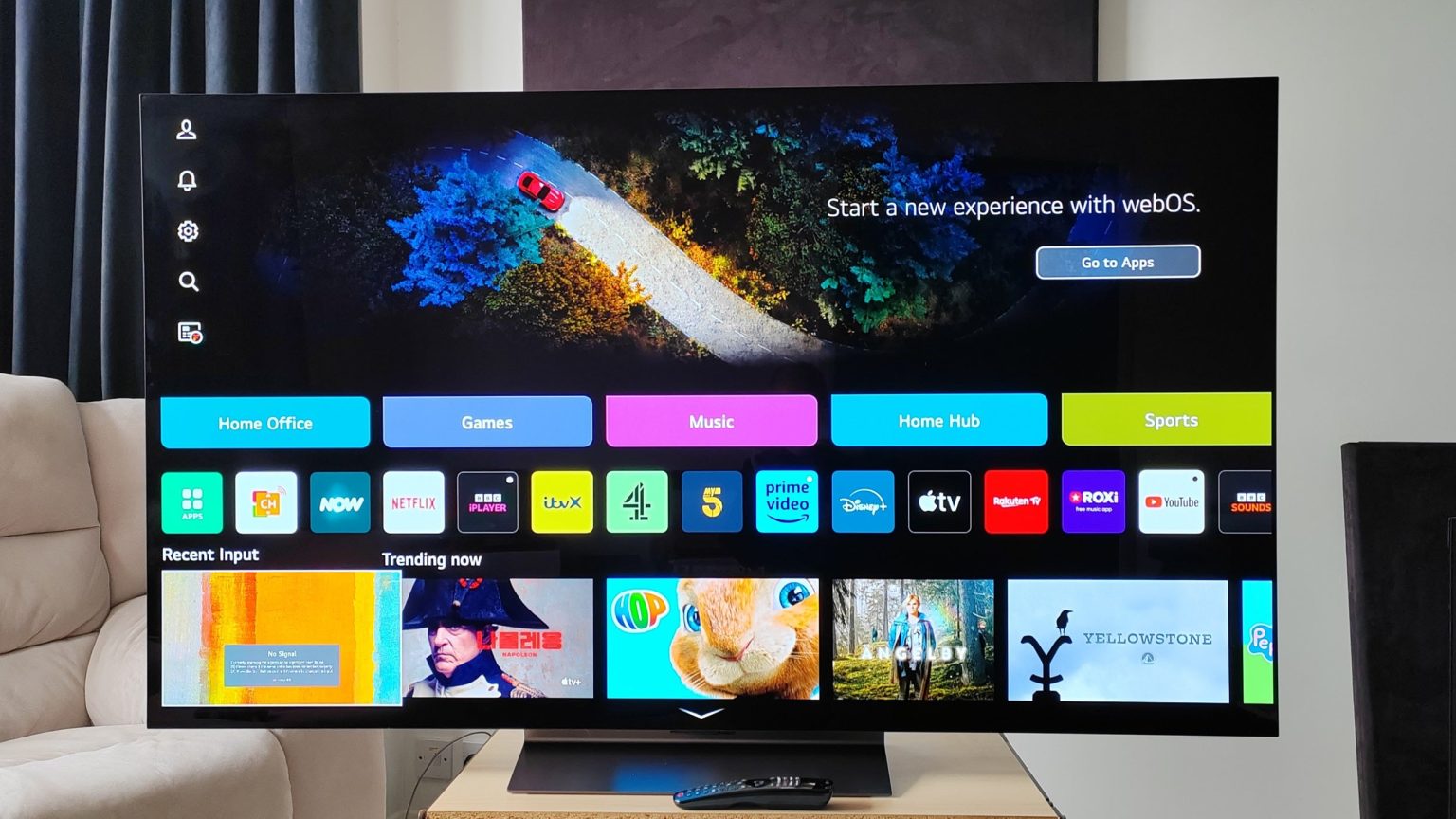 Fuer einen unserer Lieblings OLED Fernseher gibt es am Black Friday eine