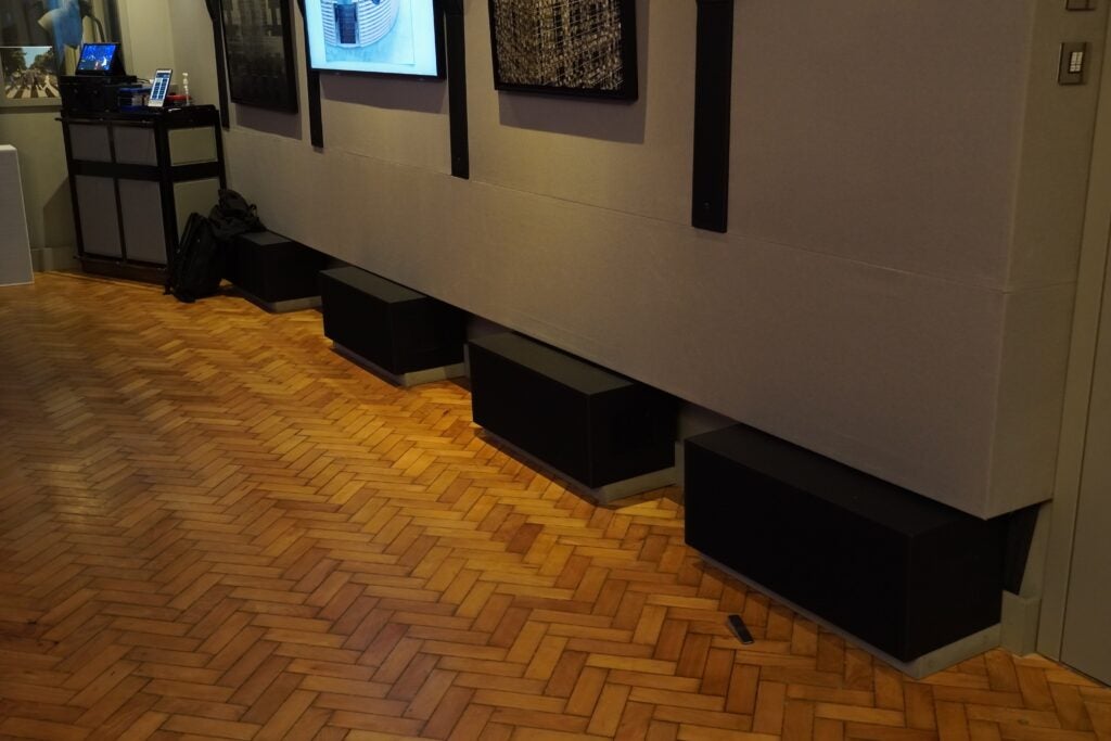 Bild von L Acoustics Syva-Lautsprechern
