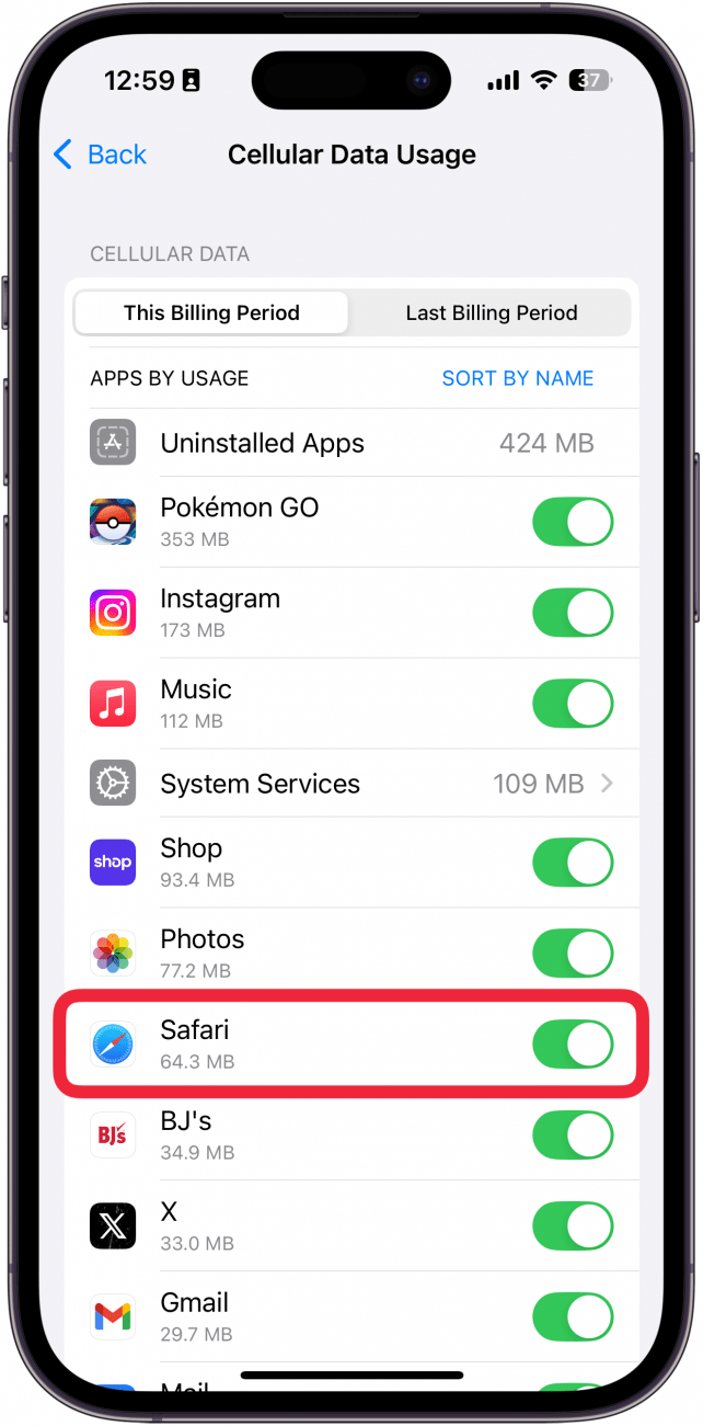 Die Mobilfunkeinstellungen des iPhone zeigen eine App-Liste mit einem roten Kästchen um Safari an