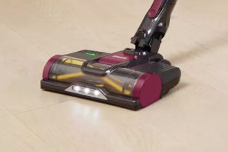 Der leistungsstarke Akku Staubsauger von Shark kostet am Black Friday weniger