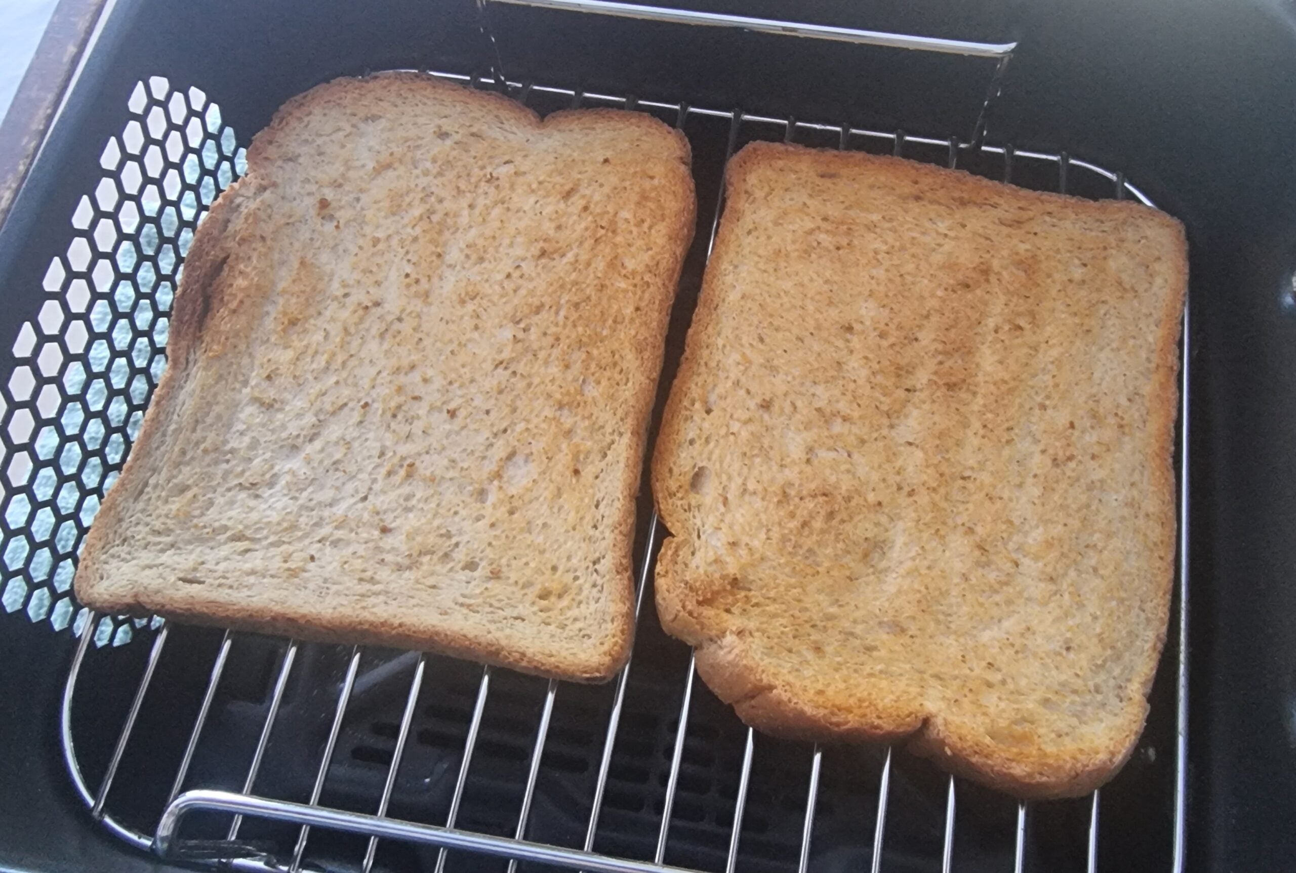 So bereiten Sie Toast in einer Heissluftfritteuse zu