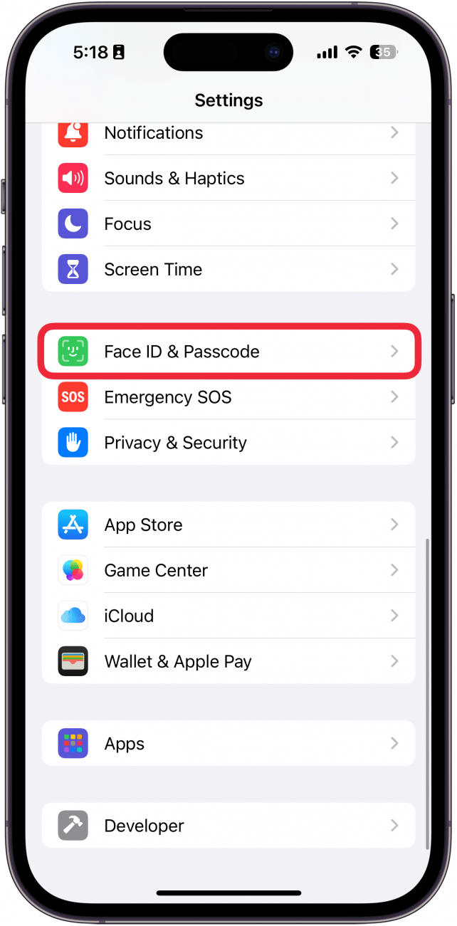 iPhone-Einstellungs-App mit einem roten Kästchen um Gesichts-ID und Passcode
