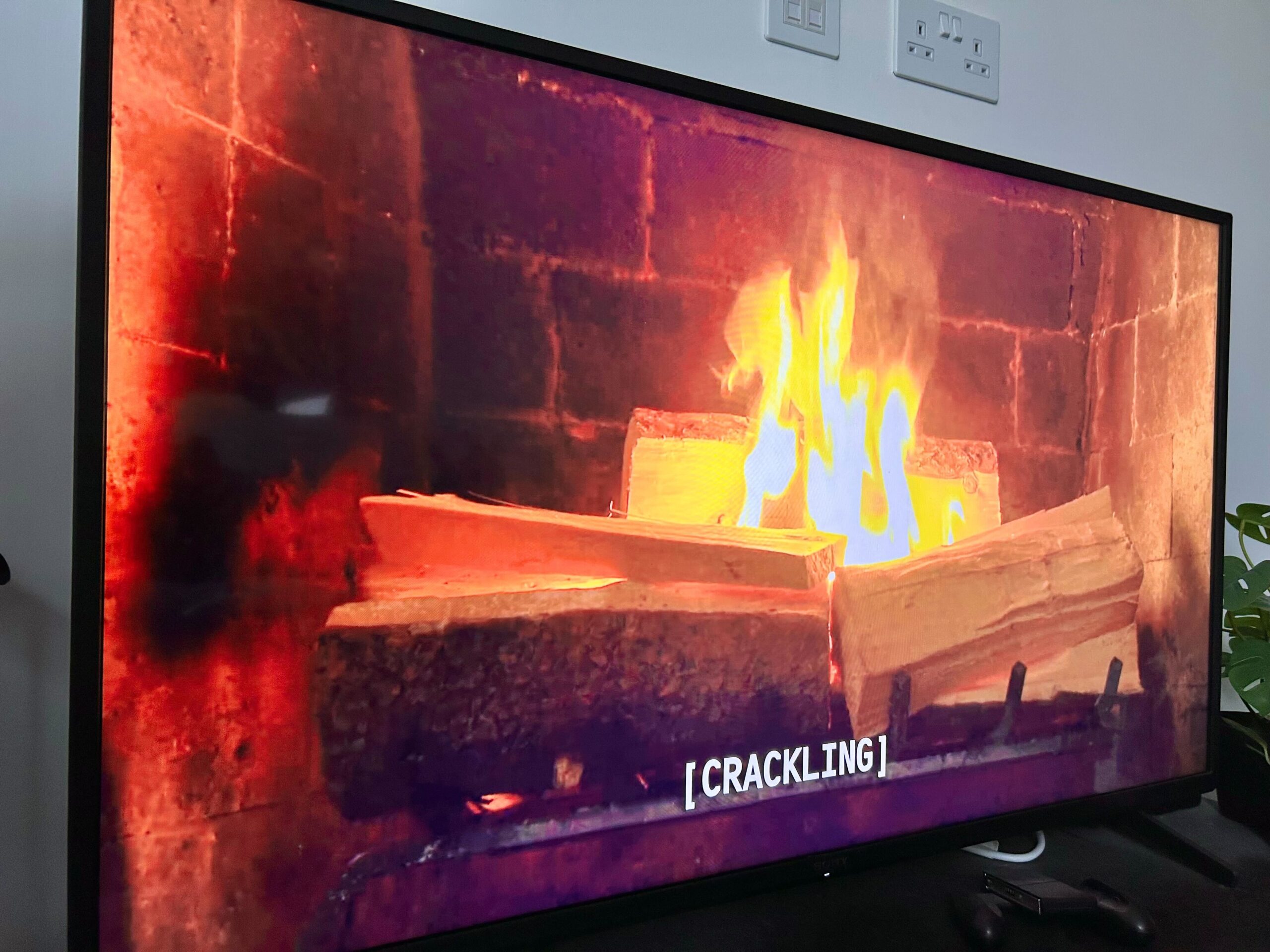 1734099861 So verwandeln Sie Ihren Fernseher zu Weihnachten in ein prasselndes