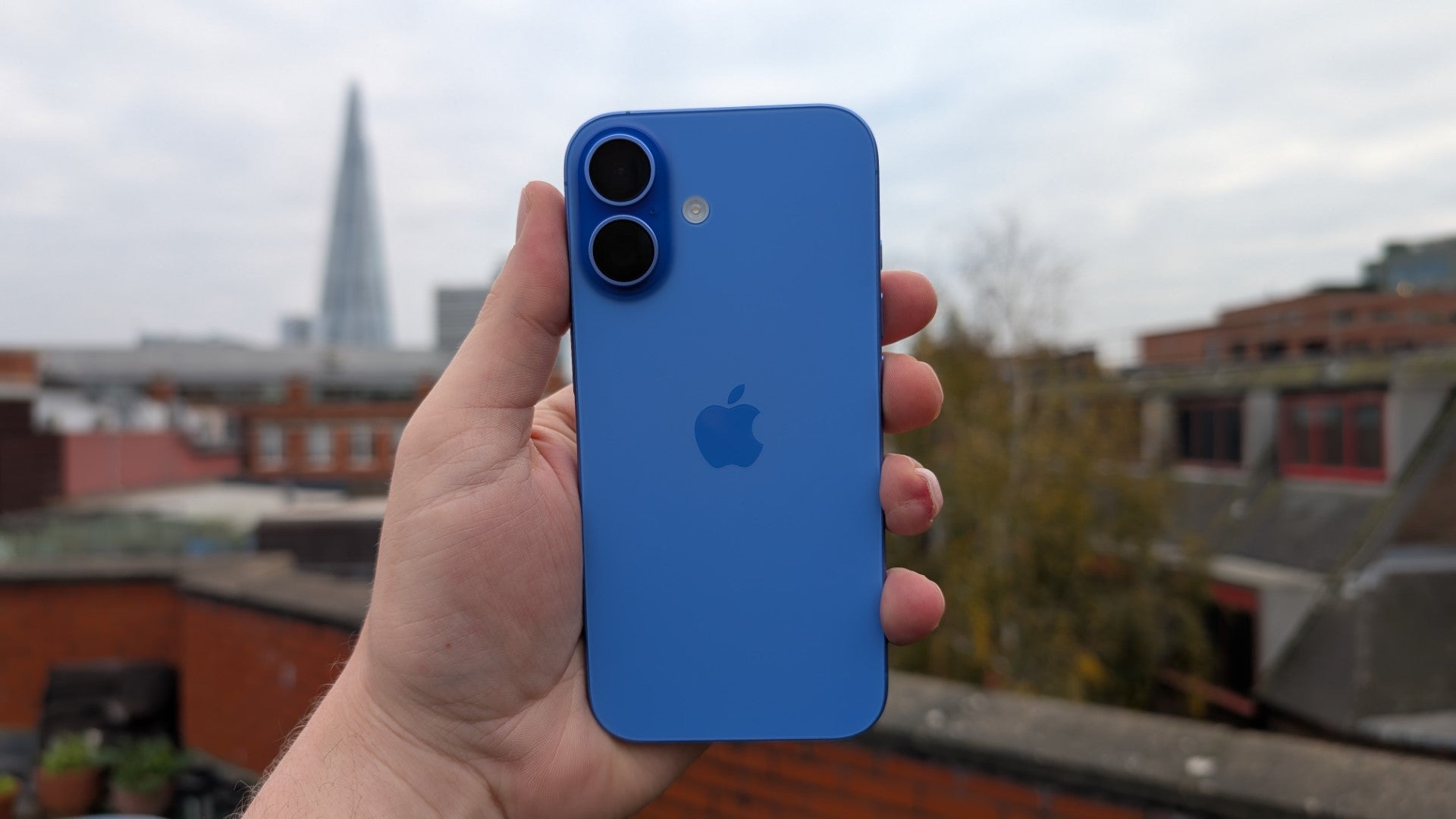 Der Black Friday Deal fuer das iPhone 16 von O2 laeuft
