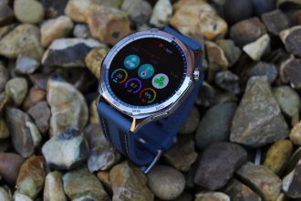 Dieses Huawei Watch GT 5 Angebot beinhaltet ein kostenloses Paar kabelloser
