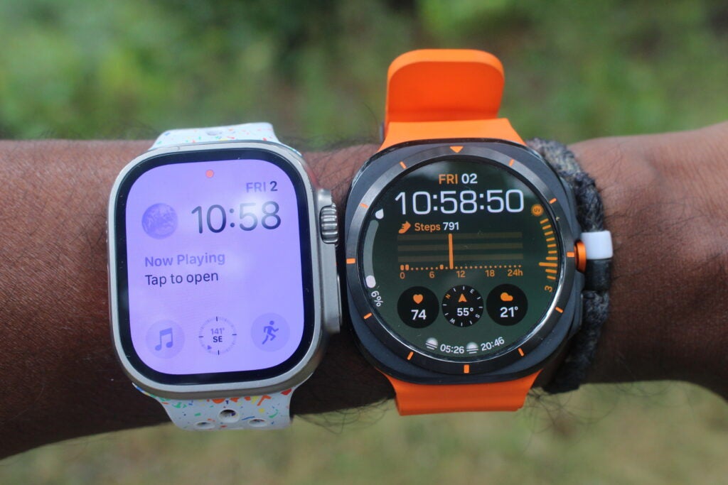 Samsung Galaxy Watch Ultra vs. Apple Watch Ultra 2-Bildschirm am Handgelenk