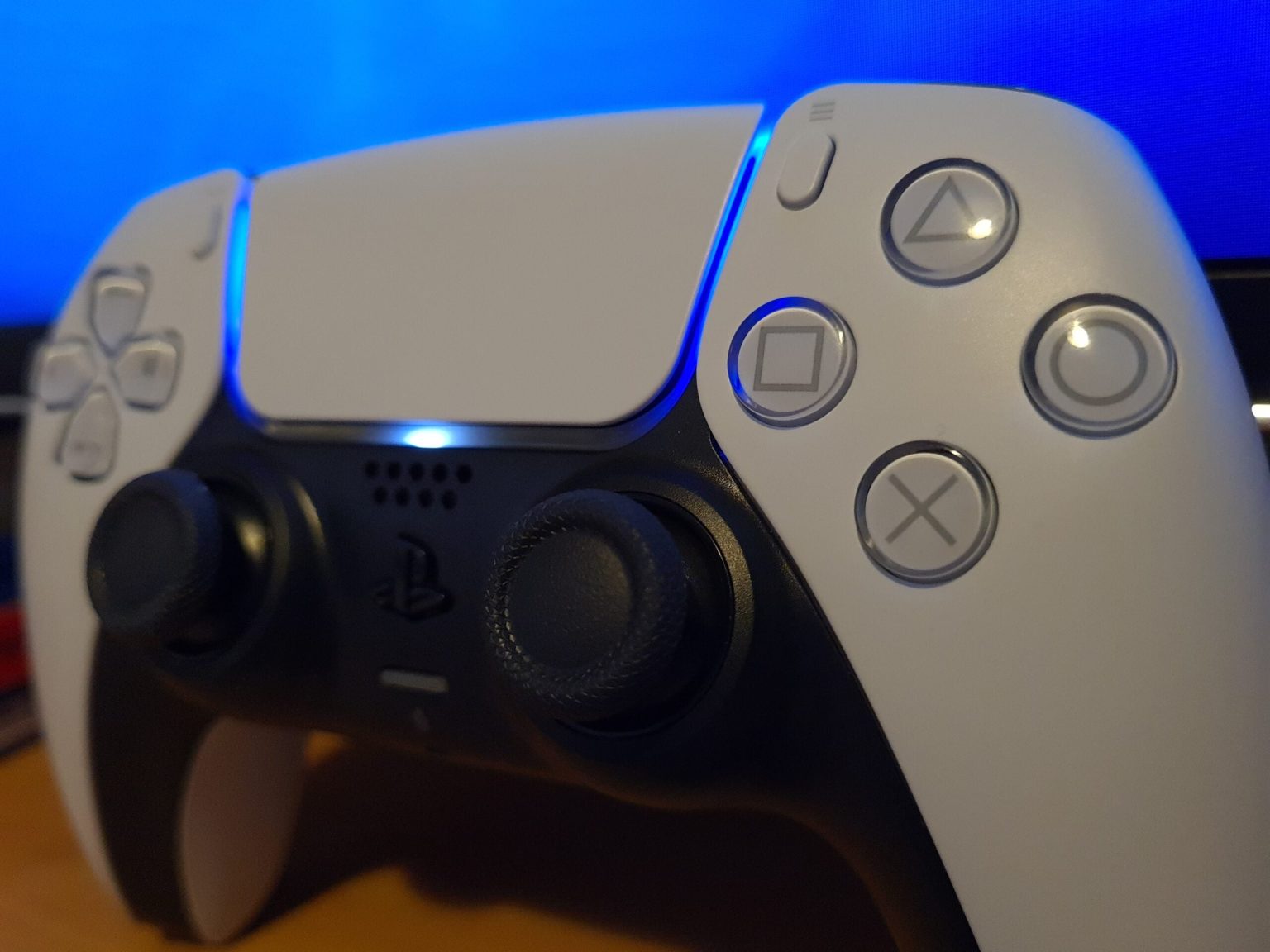 Schnappen Sie sich einen guenstigen PS5 DualSense Controller solange Sie koennen