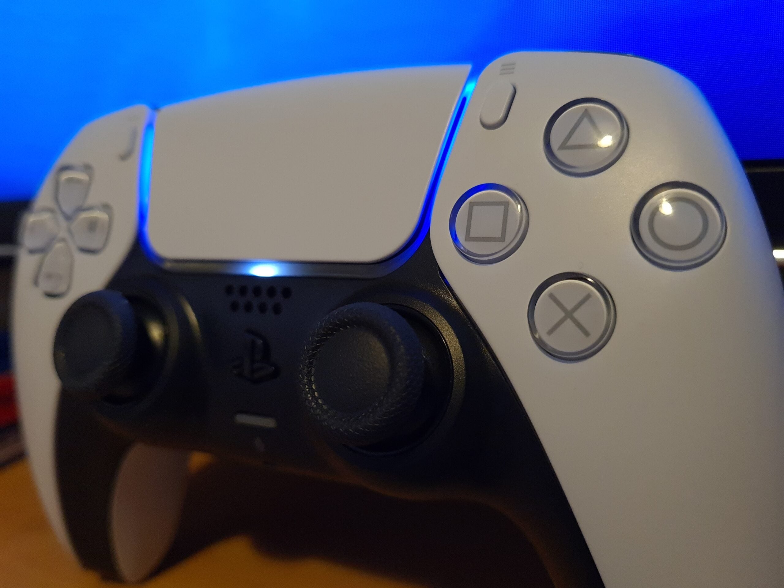 Schnappen Sie sich einen guenstigen PS5 DualSense Controller solange Sie koennen