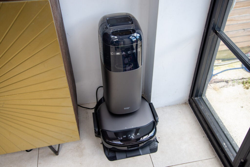 Eufy Omni S1 Pro Held