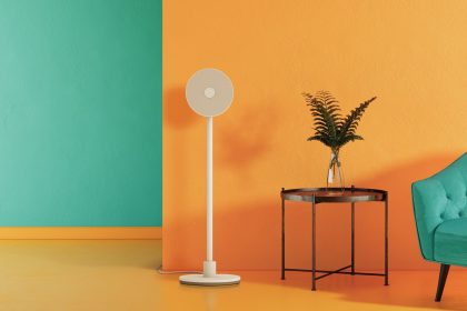 1735938744 LG stellt einen 3 in 1 HD Projektor vor der gleichzeitig Lautsprecher und Stehlampe