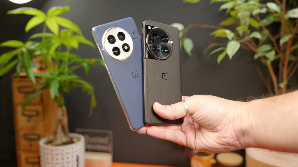 OnePlus 12 und OnePlus 13 in der Hand
