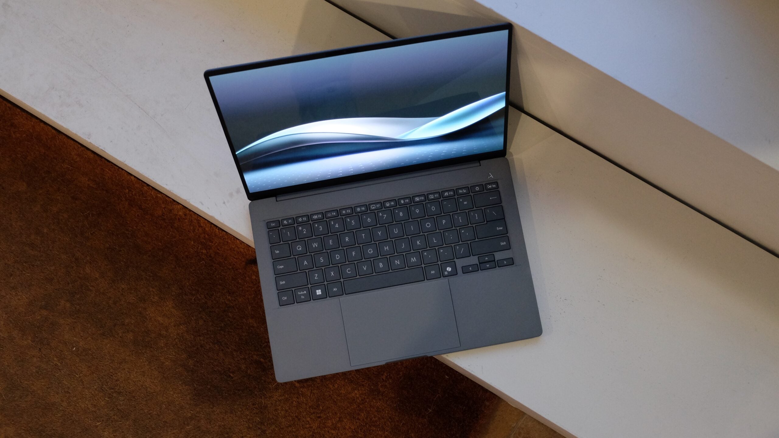 1736290102 Ich habe auf der CES 2025 das unglaublich leichte Asus