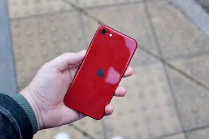 1737032409 Dummy Aufnahmen des iPhone SE 4 bestaetigen vieles von dem was