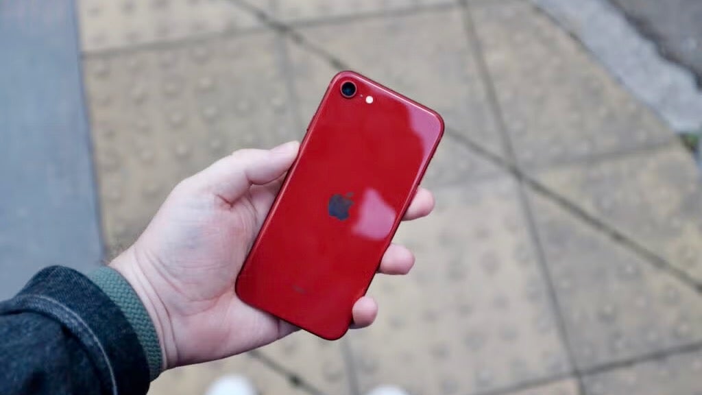 1737032409 Dummy Aufnahmen des iPhone SE 4 bestaetigen vieles von dem was