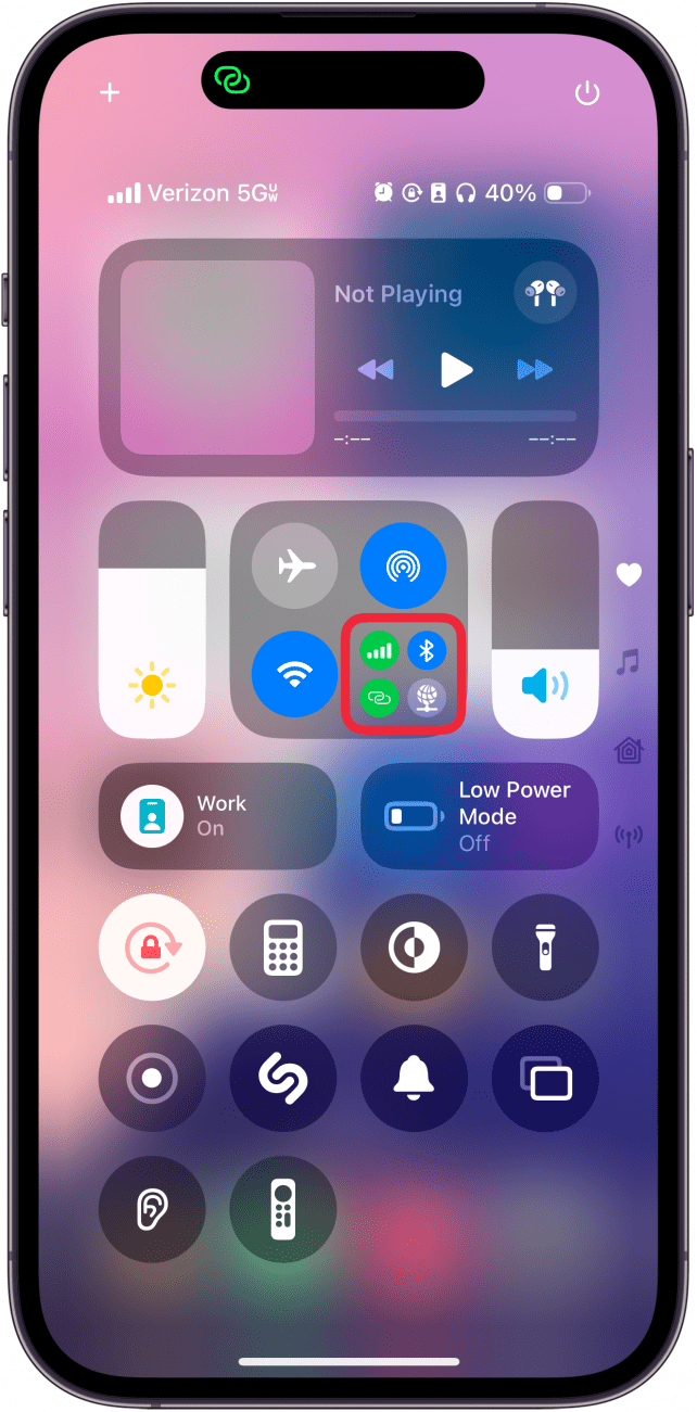 iPhone-Kontrollzentrum mit rot eingekreister Konnektivitätssteuerung unten rechts