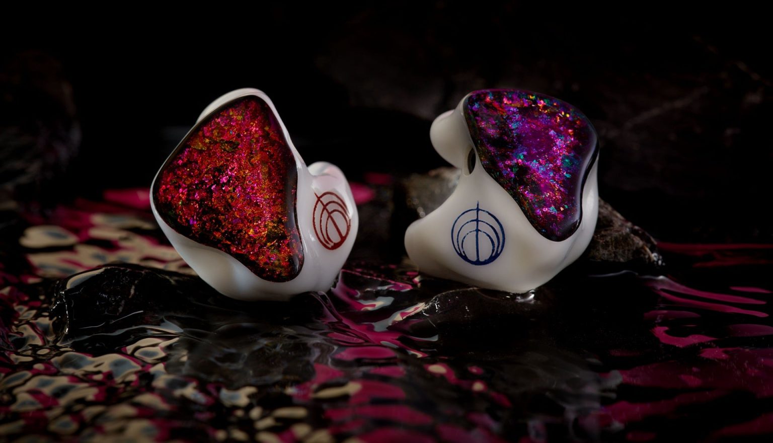 1737972035 Die massgeschneiderten IEMs von Dark Matter sind Kopfhoerer aus einer