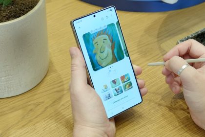 Der Bildschirm des Galaxy S25 Ultra uebersteht Stuerze aus Kopfhoehe