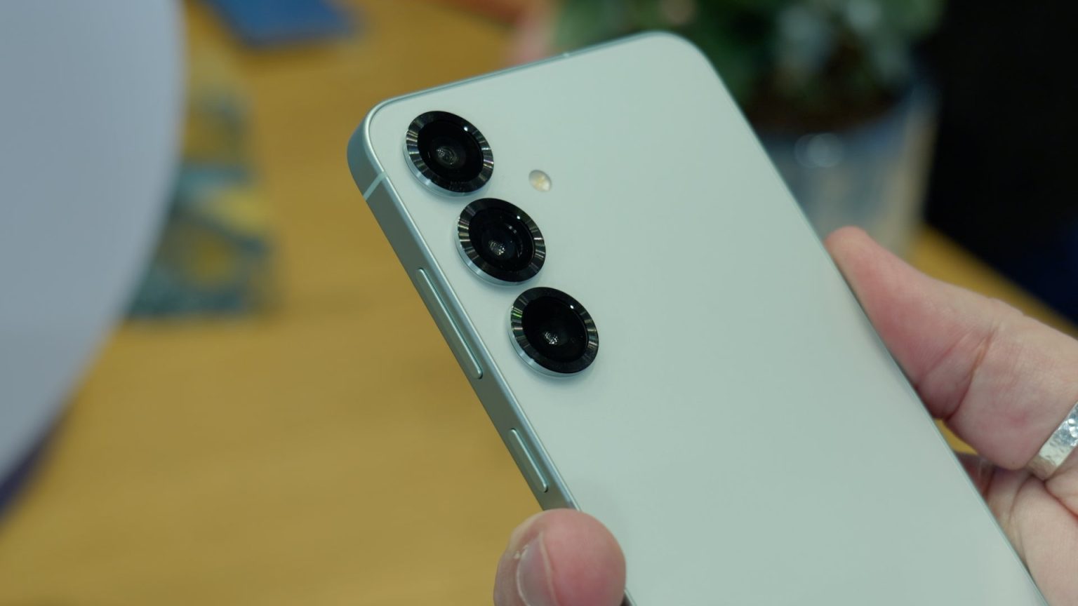 Hier sind die besten Vorbestellungsangebote fuer das Samsung Galaxy S25