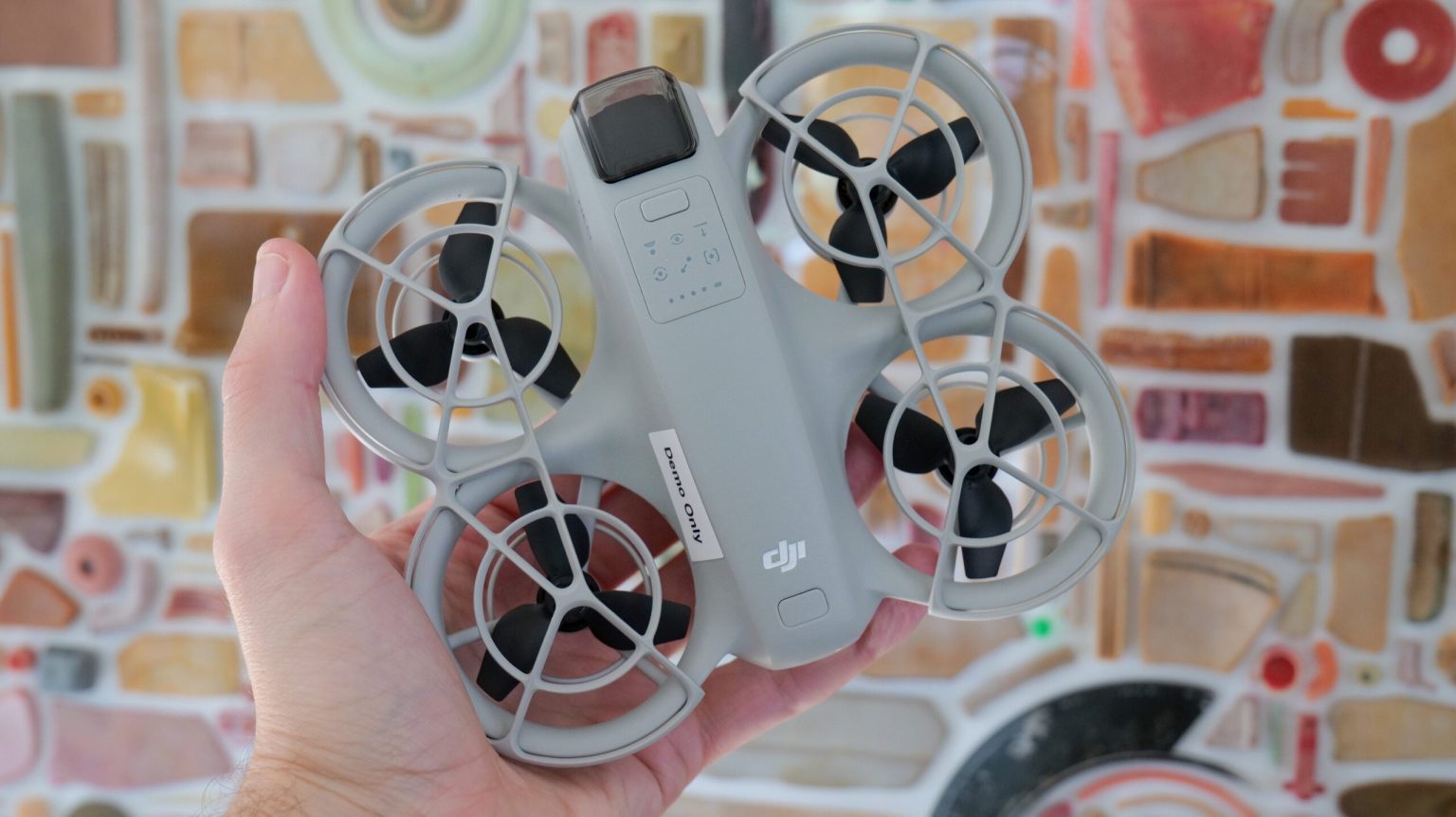 Holen Sie sich mit diesem DJI Neo Angebot eine 4K Drohne fuer