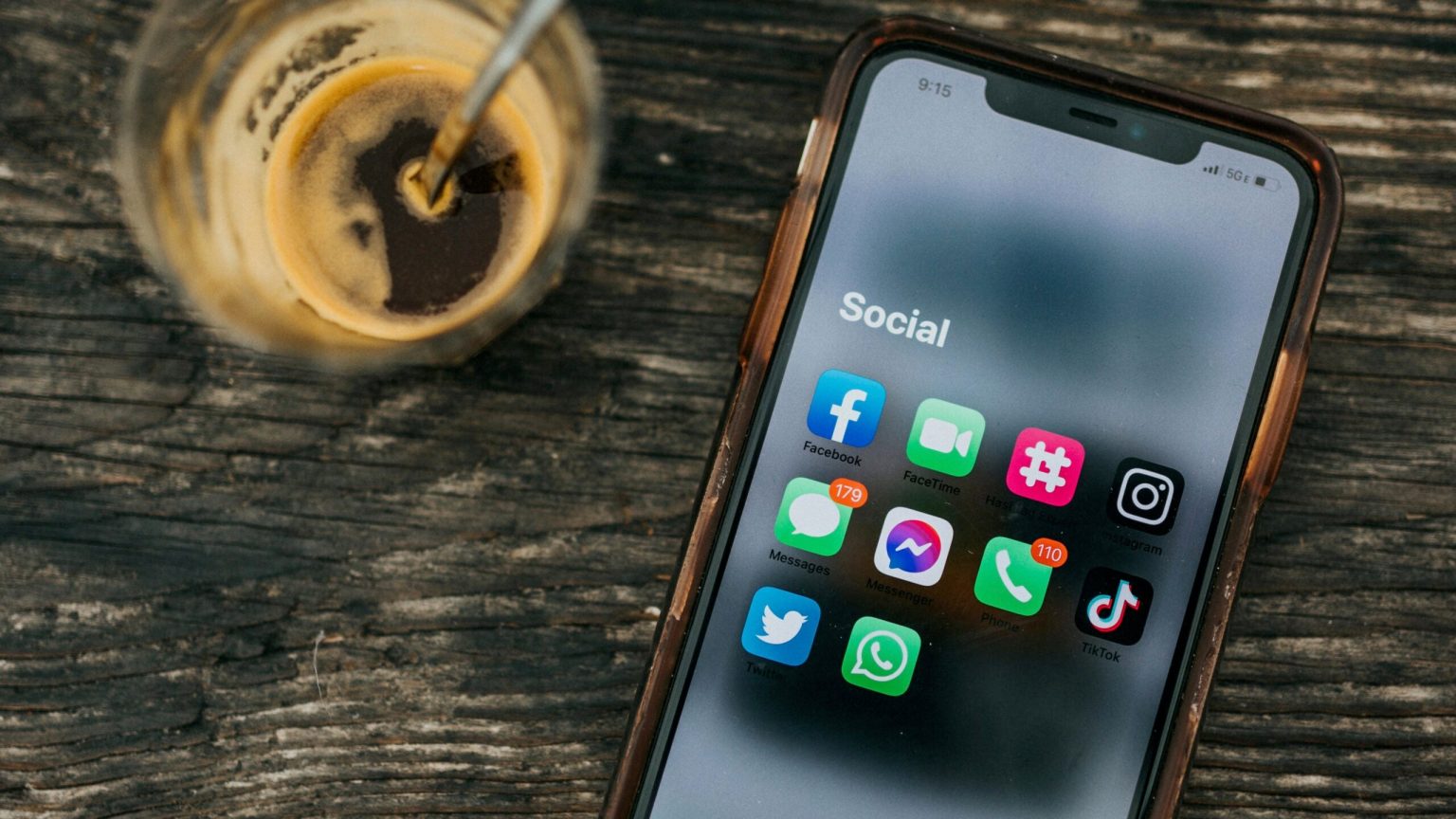 eBay Nutzer verkaufen iPhones mit installiertem TikTok und die Leute kaufen