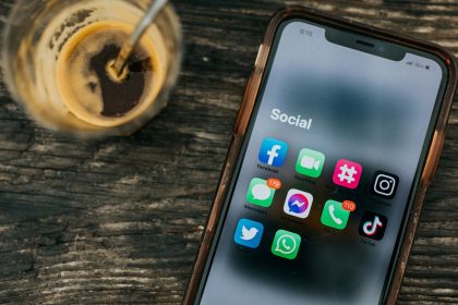 eBay Nutzer verkaufen iPhones mit installiertem TikTok und die Leute kaufen