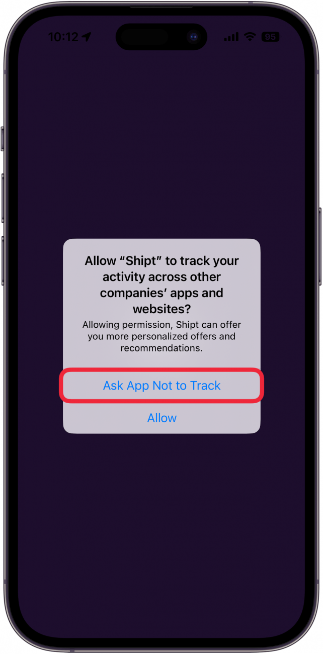 Pop -up -Verfolgung von iPhone -Apps fragt den Benutzer, ob er die App zulassen möchte, dass die App sie verfolgt, mit einem roten Box um Ask App, um nicht zu verfolgen