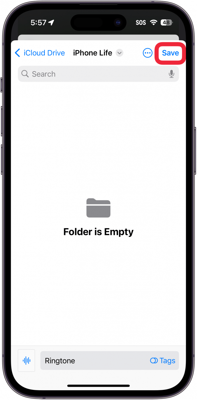 iPhone Voice Memos -App, das Speichern in Dateien mit einem roten Feld um die Schaltfläche Speichern speichern