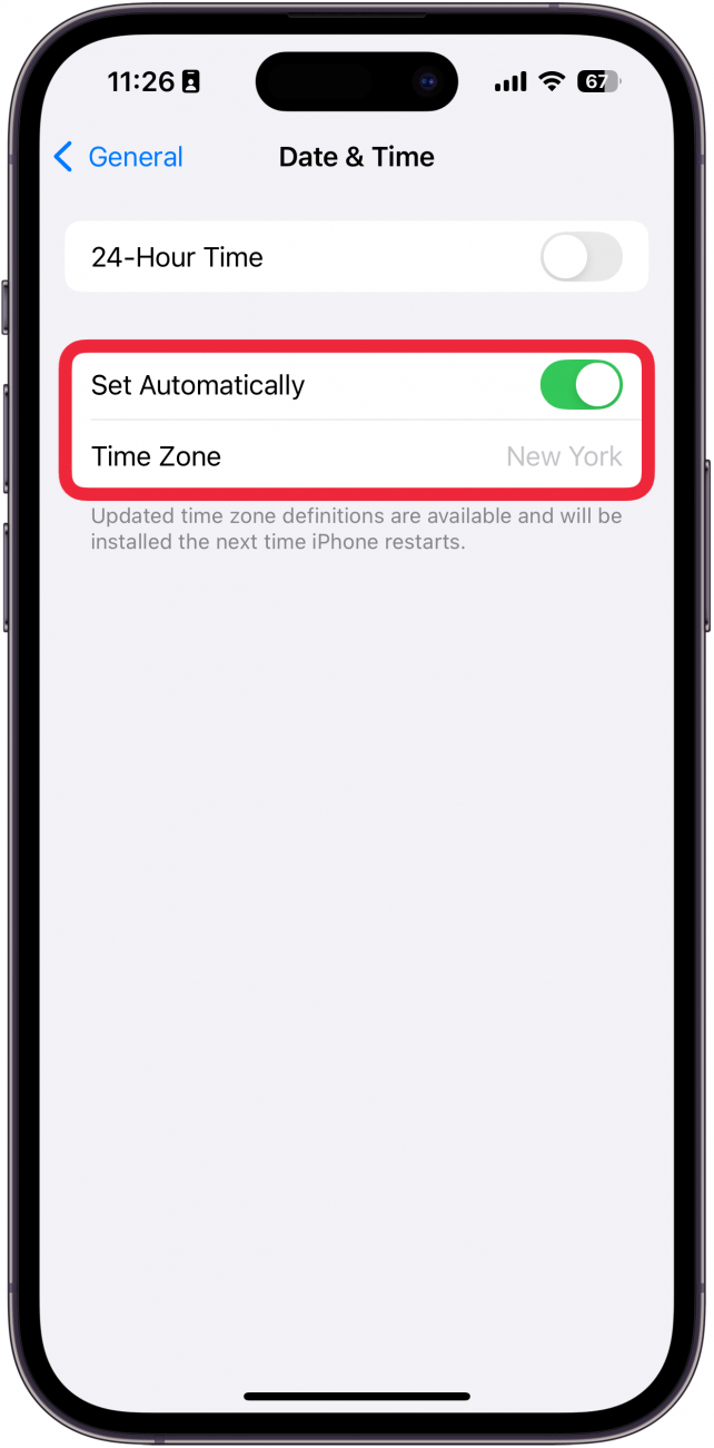 iPhone Datum und Zeiteinstellung mit einem roten Box um den Set automatisch umschalten und die Zeitzone, die auf New York gesetzt ist