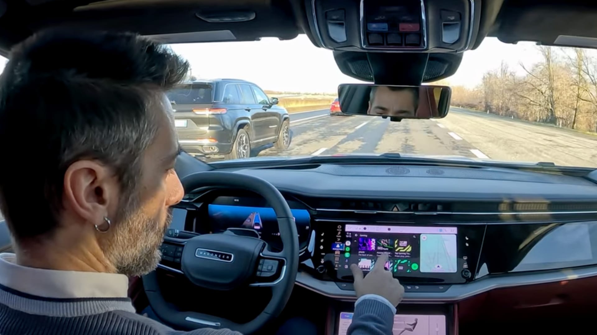 Jeep Fahrer koennen mit dem autonomen STLA