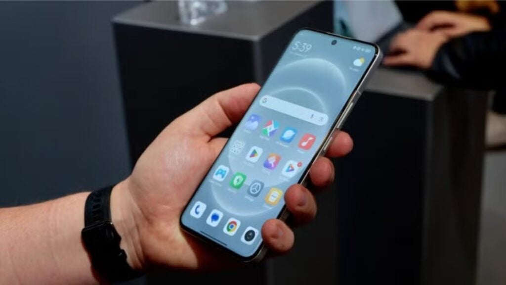 Xiaomi 14 Ultra in der Hand