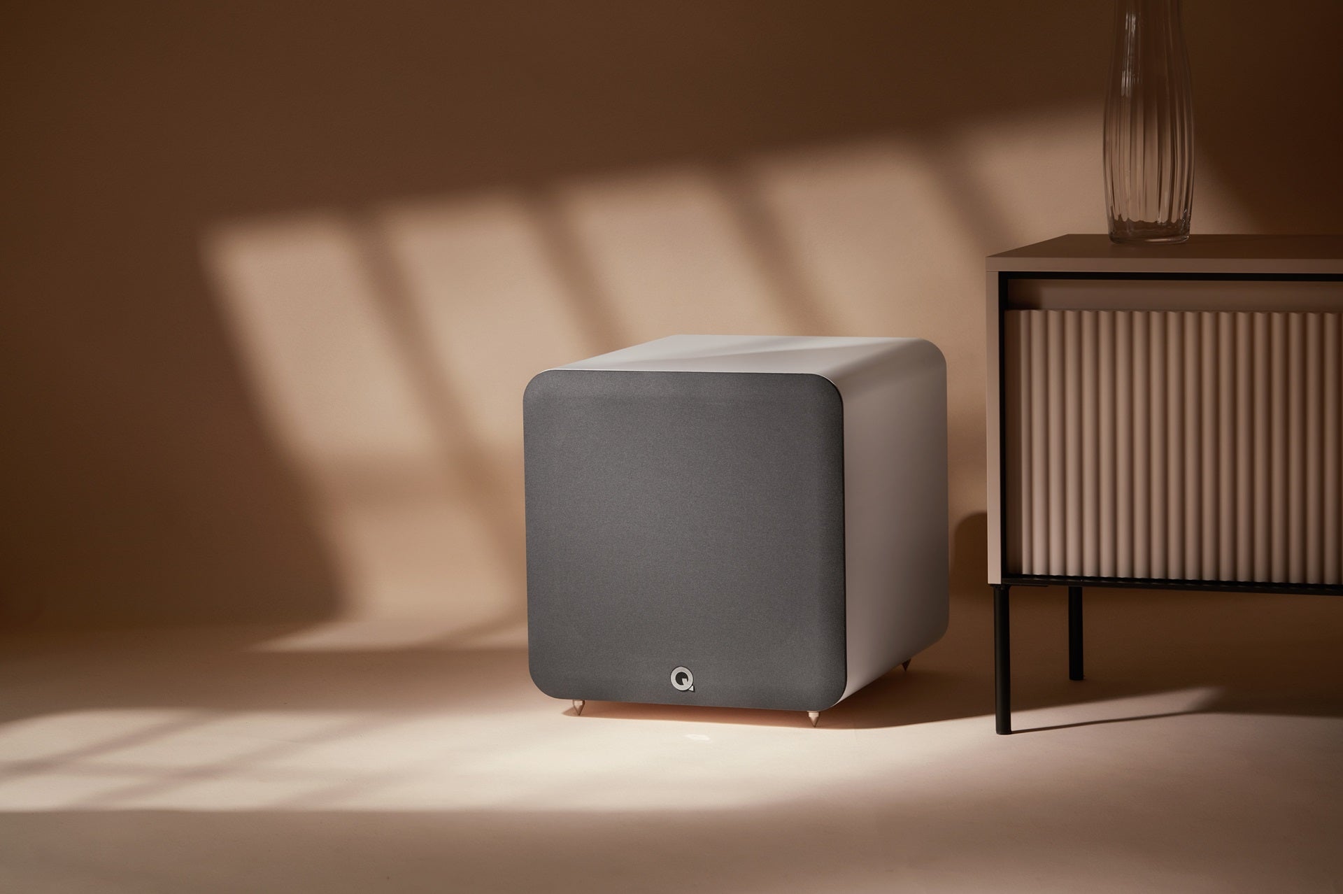 1741366096 Q Acoustics neuer Subwoofer der Q Sub Serie packt einen