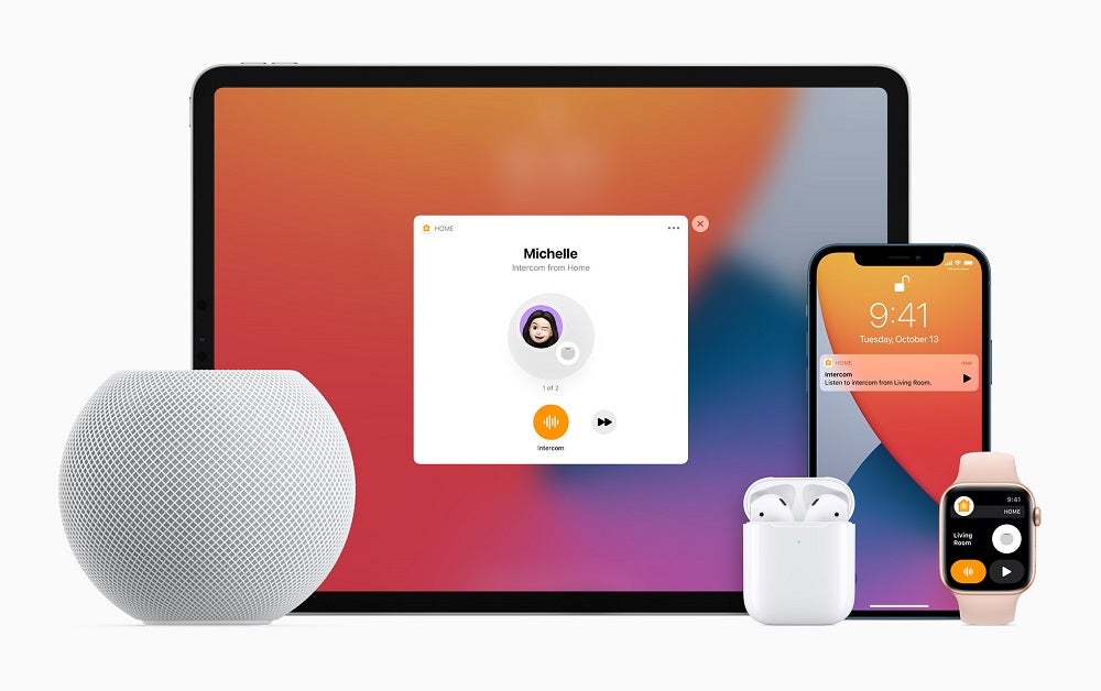 Auf einem weißen Hintergrund stehen verschiedene Apple -Produkte nebeneinander