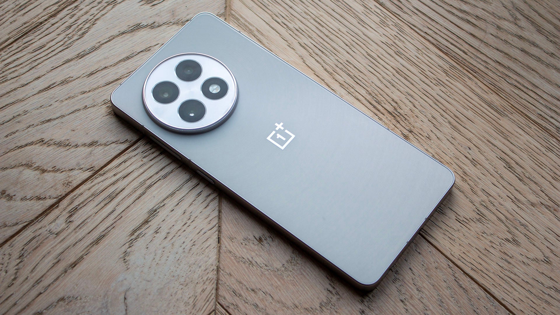 Der OnePlus 13R hat gerade seinen ersten grossen Rabatt seit