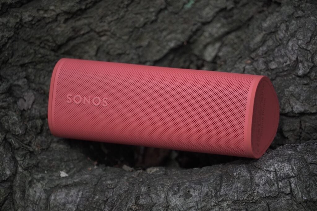 Sonos Roam 2 in den Felsen