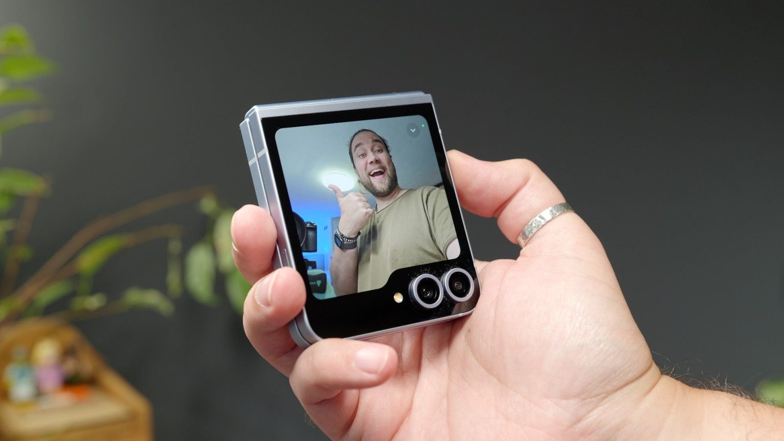 Samsung Galaxy Z Flip 7 Display koennte endlich sein Potenzial