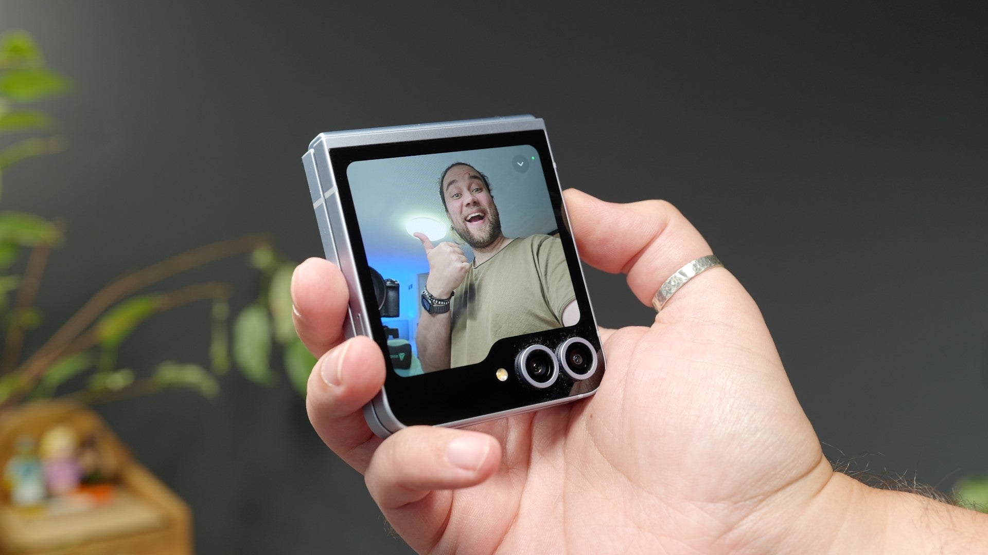 Samsung Galaxy Z Flip 7 Display koennte endlich sein Potenzial