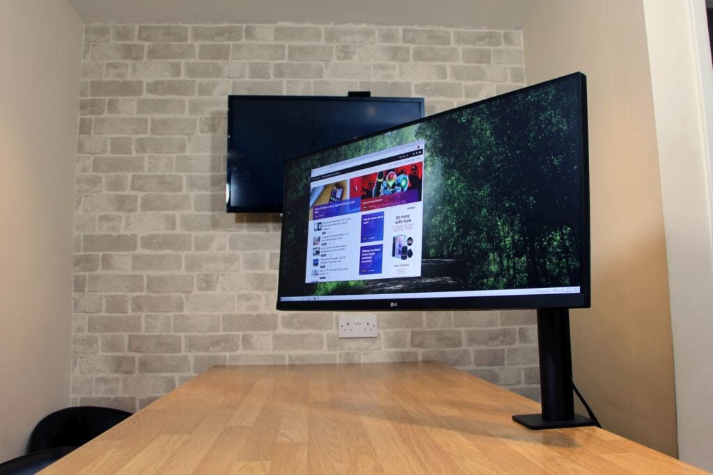 LG 34 Ultra Wide Ergo 
