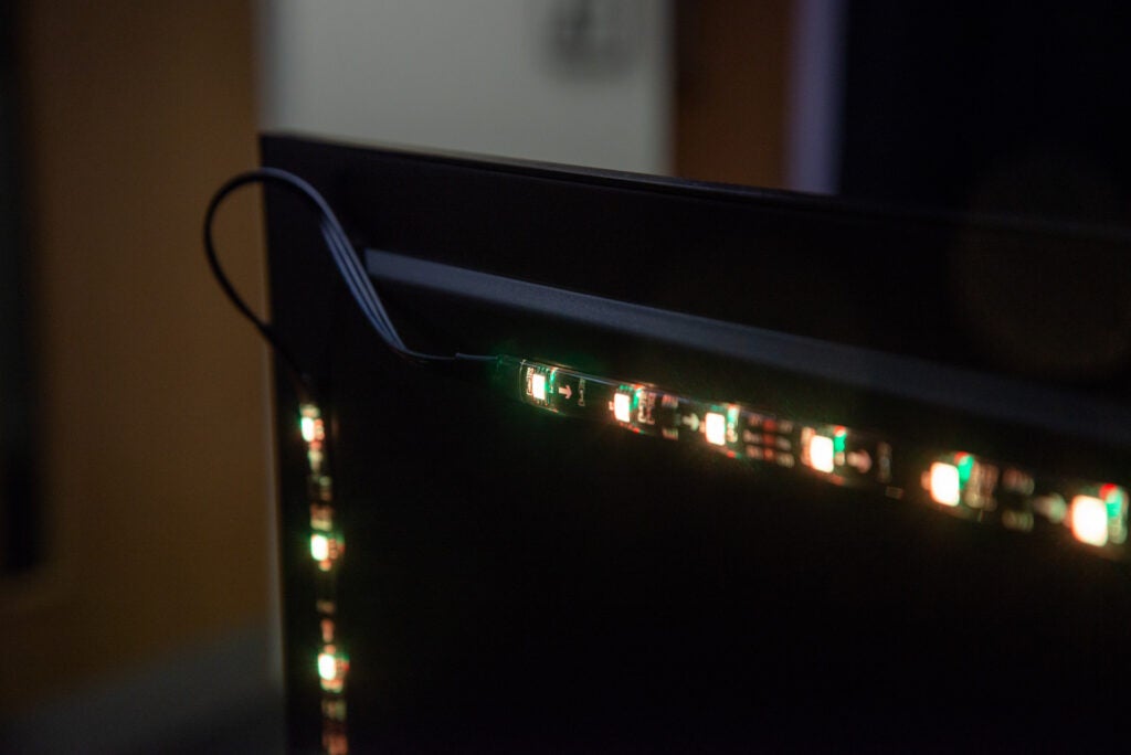 Tira de retroiluminación de TV Wi-Fi Govee Immersion en la parte posterior de la TV
