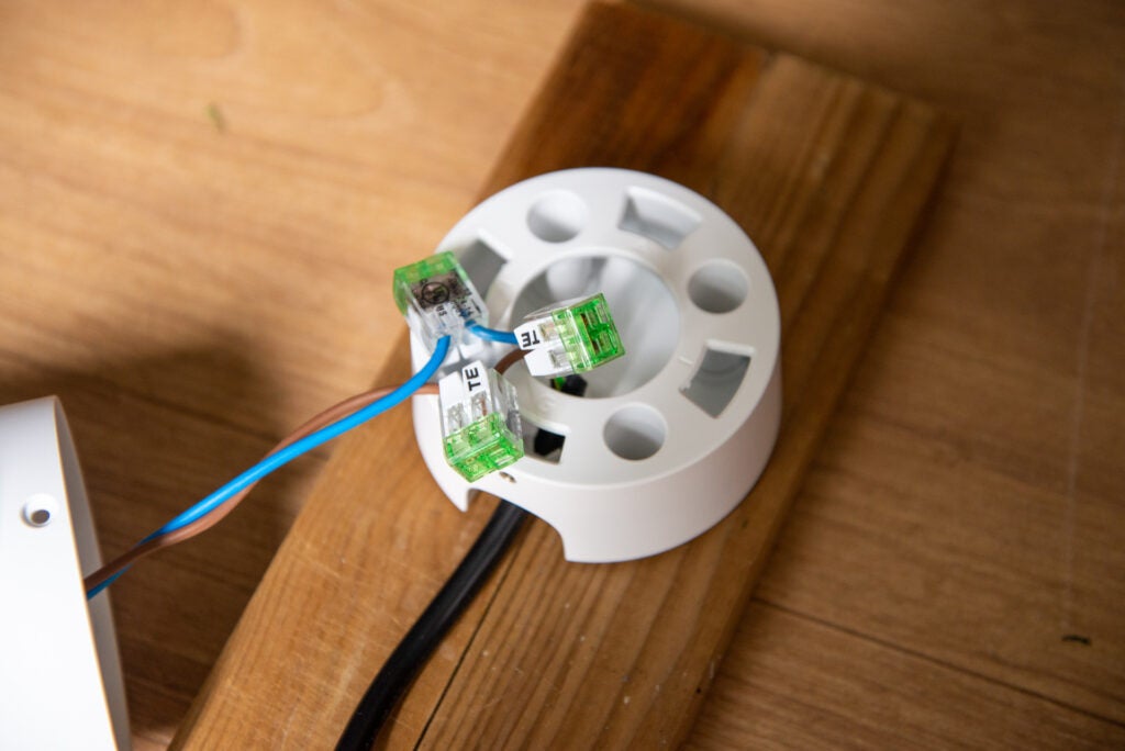 Nest Cam con soporte Floodlight (con cable)