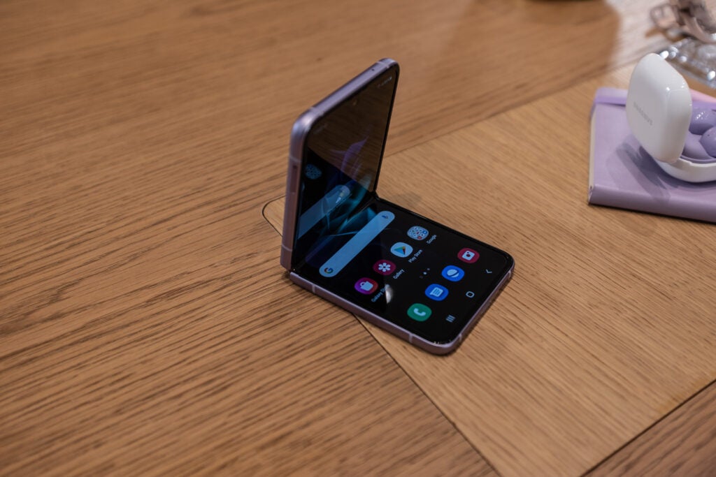 Galaxy Z Flip 3 abierto