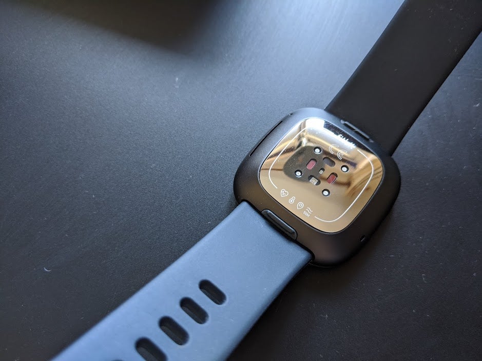 Fitbit Sense parte trasera del reloj