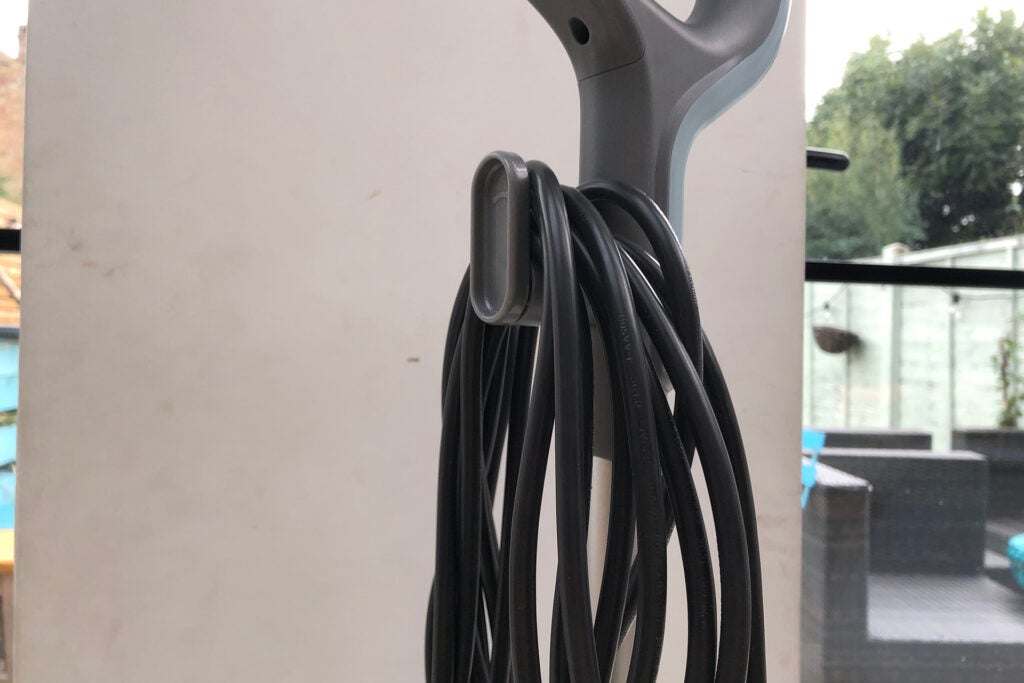 Trapeador a vapor automático Shark Steam & Scrub S6002UK cable tidy