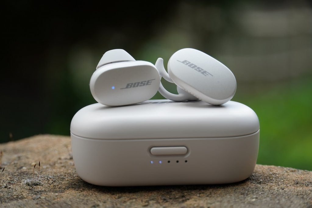 Auriculares y estuche de carga Bose QuietComfort