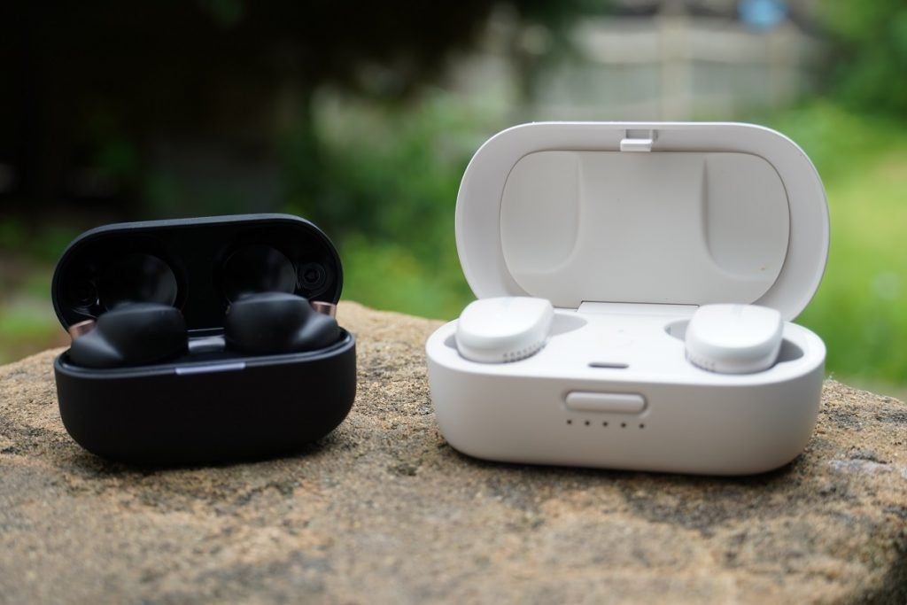 Funda Sony XM4 y funda para auriculares Bose QC