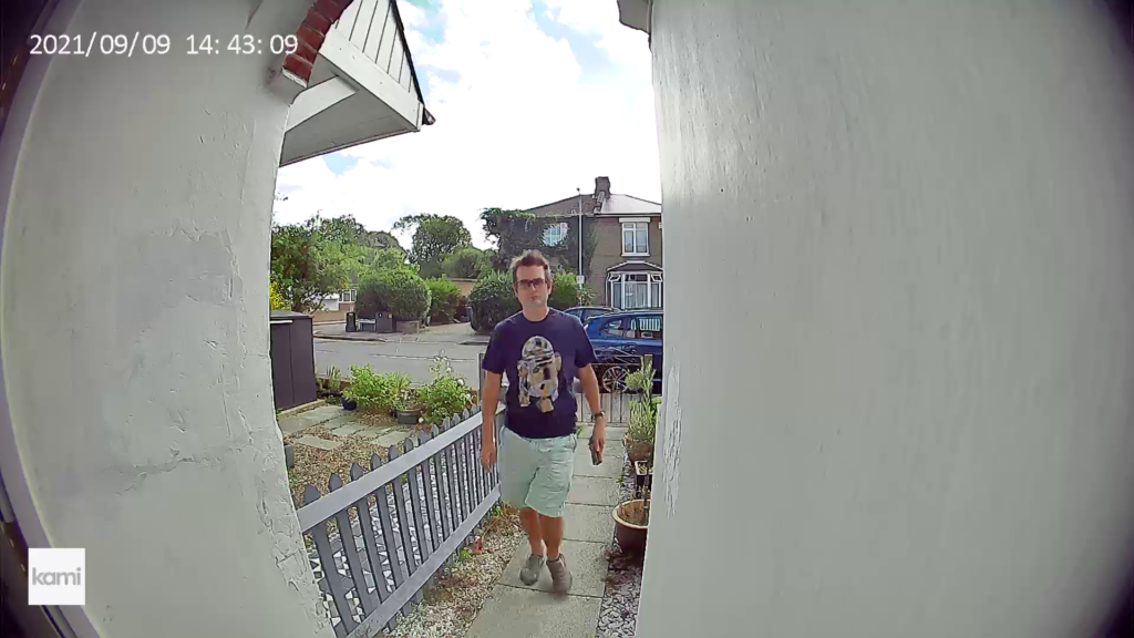 Muestra de luz natural de la cámara Kami Doorbell