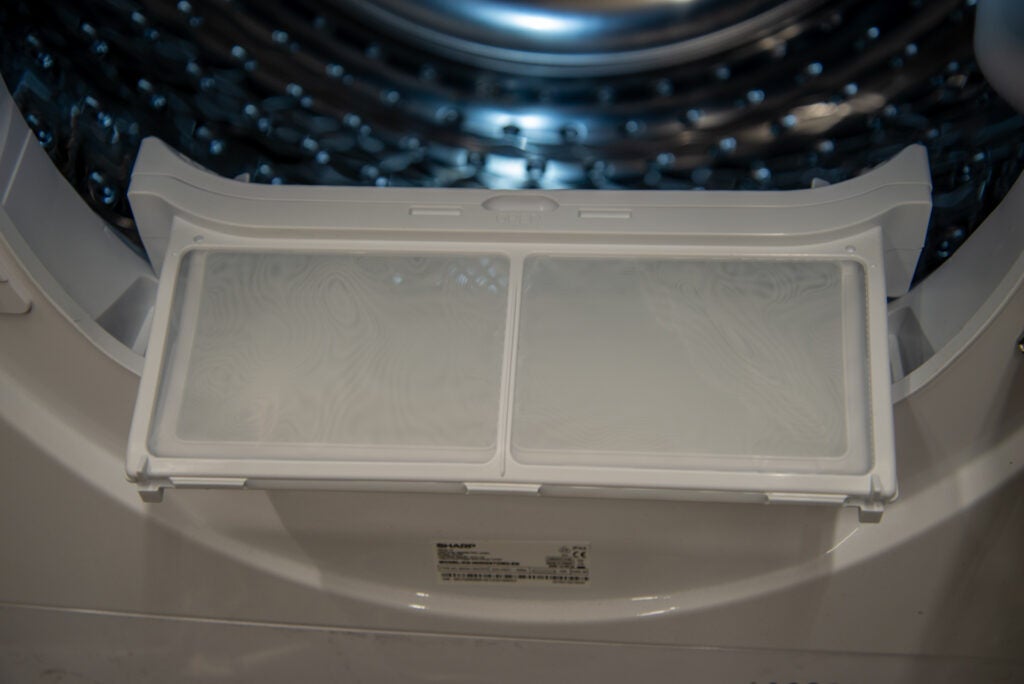 Se quitó el filtro de puerta Sharp KD-NHH9S7GW2-EN