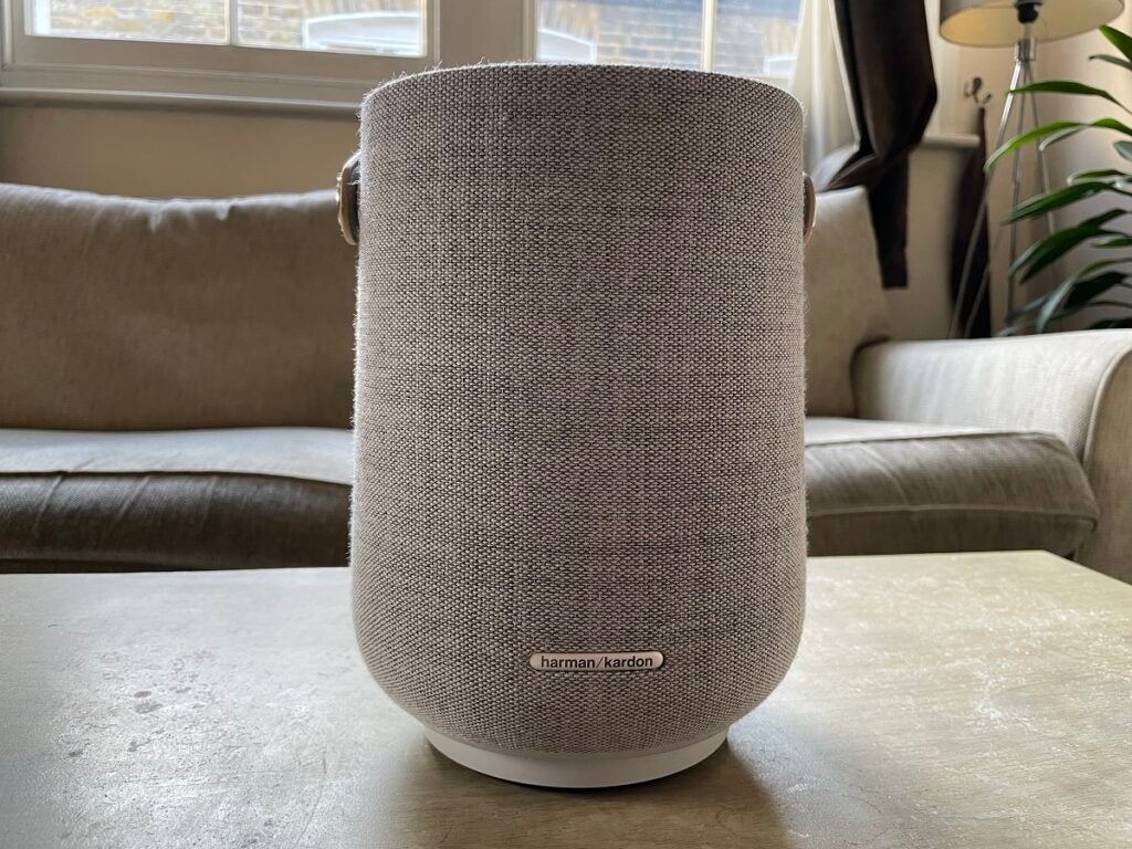 Carga de Harman Kardon Citation 200 en la mesa
