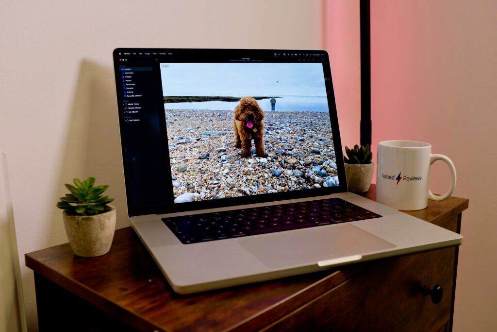 MacBook Pro M1 Pro pantalla de 16 pulgadas