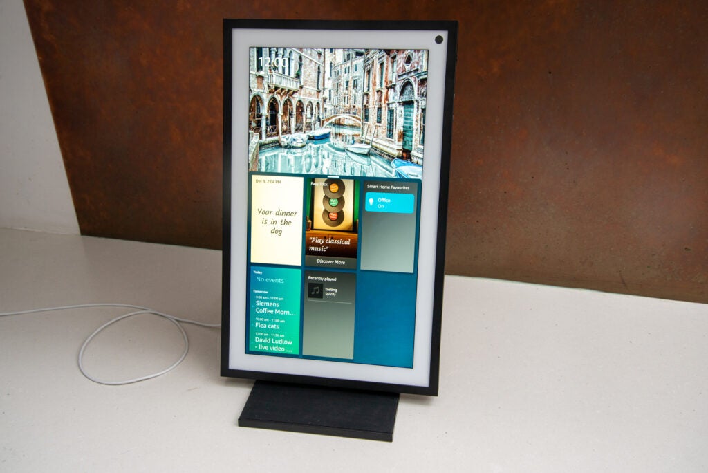Retrato de Amazon Echo Show 15