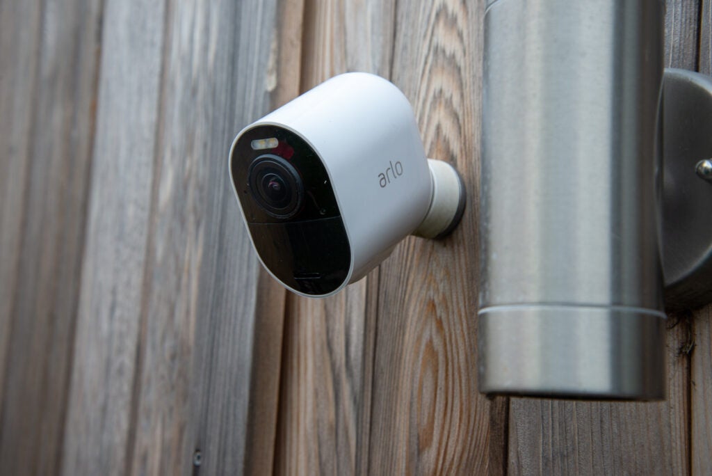 Primer plano de Arlo Ultra 2
